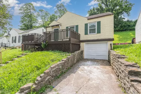 Exterior - 1774 Ashbrook Dr, Cincinnati, OH 45238 photo 3 of 5