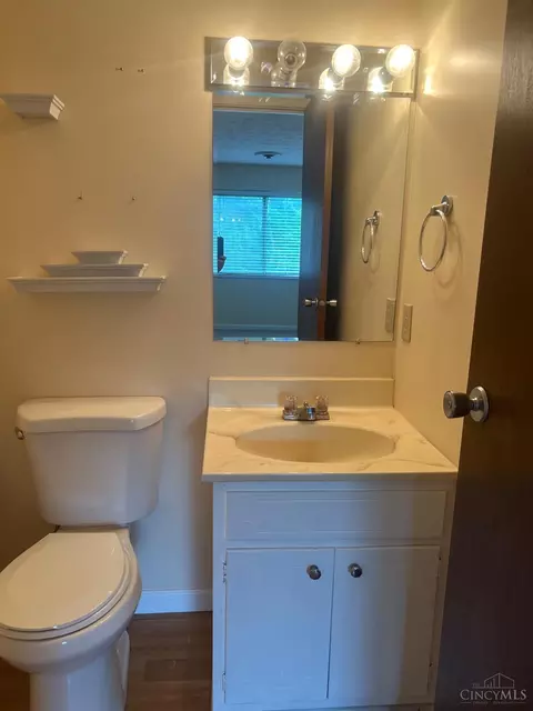Bath - 6582 Hearne Rd, Cincinnati, OH 45248 photo 3 of 3