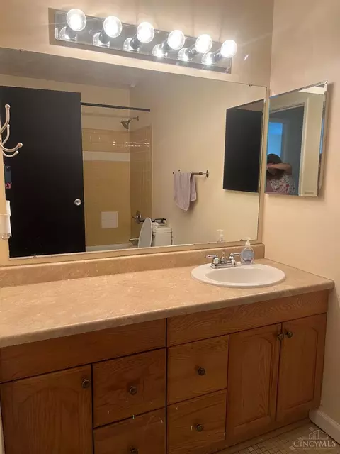 Bath - 6582 Hearne Rd, Cincinnati, OH 45248 photo 1 of 3