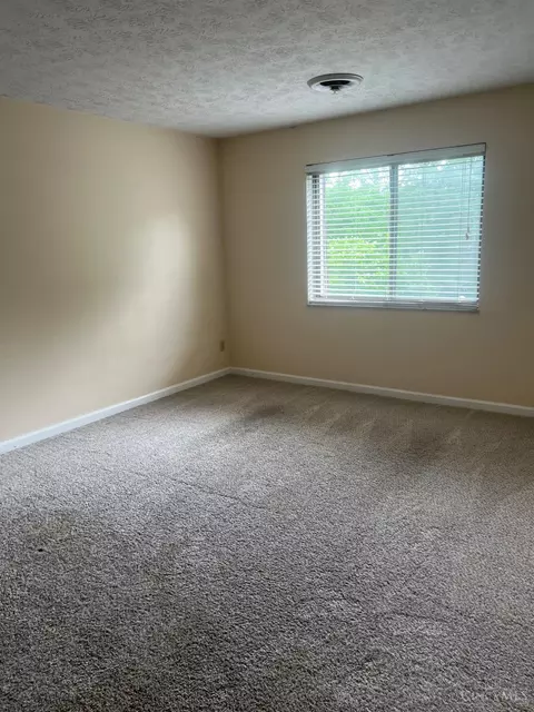Bedroom - 6582 Hearne Rd, Cincinnati, OH 45248 photo 2 of 3