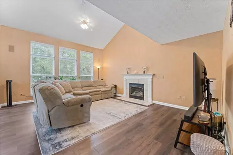 1202 Beargrass Way, Hamilton Township, OH 45039 photo 4