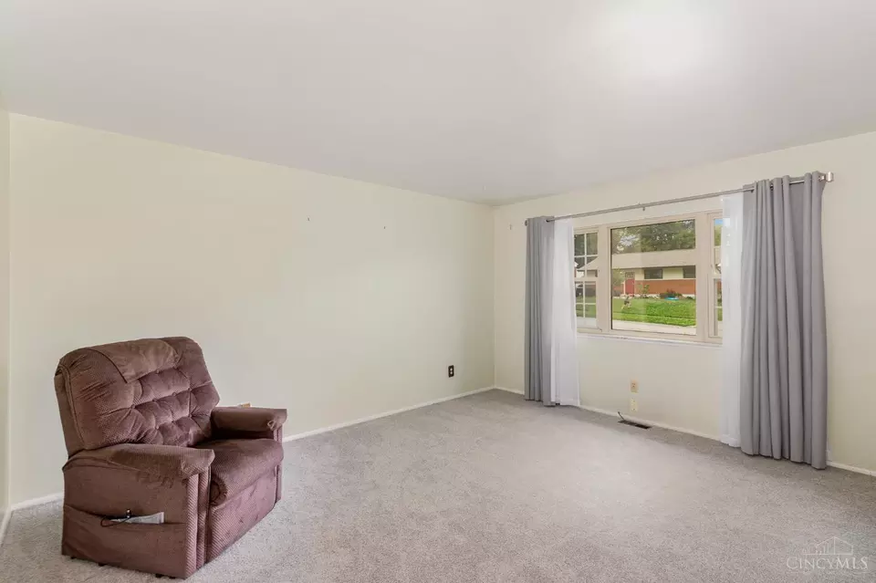 Living - 4355 Valence Dr, Cincinnati, OH 45238 photo 1 of 2