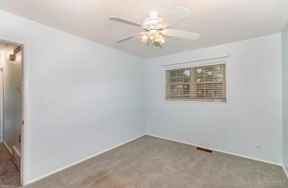 Bedroom - 4355 Valence Dr, Cincinnati, OH 45238 photo 4 of 5