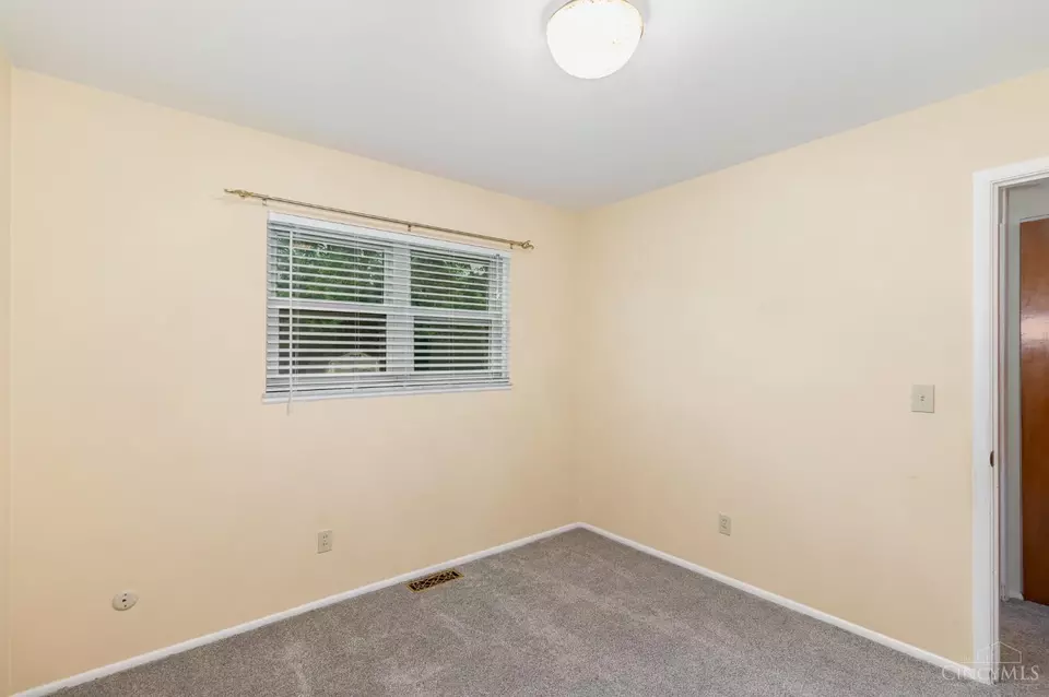 Bedroom - 4355 Valence Dr, Cincinnati, OH 45238 photo 1 of 5