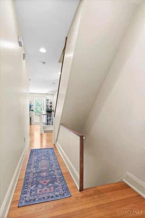 Entry Way - 2455 Fairview Ave, Cincinnati, OH 45219 photo 6 of 6
