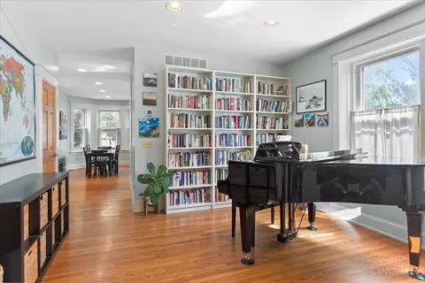 Entry Way - 2455 Fairview Ave, Cincinnati, OH 45219 photo 1 of 6