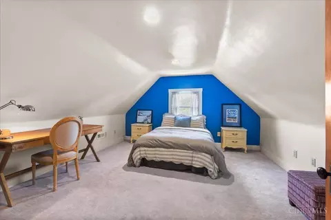 Bedroom - 2455 Fairview Ave, Cincinnati, OH 45219 photo 5 of 6