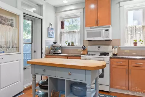 Kitchen - 2455 Fairview Ave, Cincinnati, OH 45219 photo 5 of 5