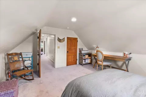 Bedroom - 2455 Fairview Ave, Cincinnati, OH 45219 photo 6 of 6