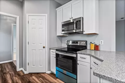 Kitchen - 7825 Ramble Vw, Cincinnati, OH 45231 photo 2 of 4