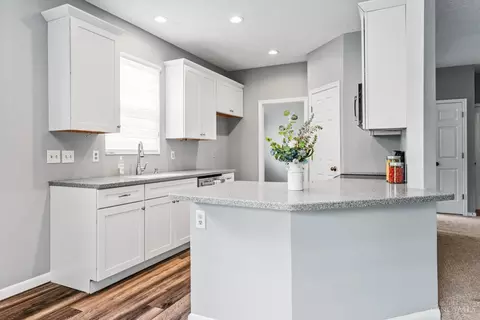 Kitchen - 7825 Ramble Vw, Cincinnati, OH 45231 photo 4 of 4
