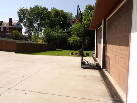 Exterior - 1057 Gilsey Ave, Cincinnati, OH 45205 photo 6 of 11