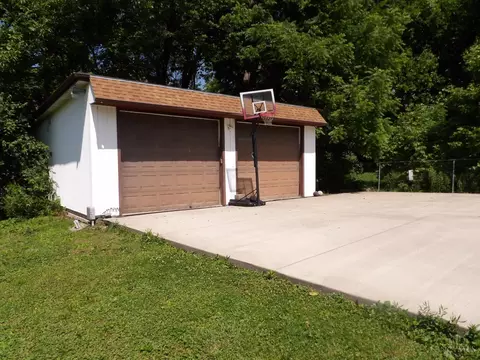 Exterior - 1057 Gilsey Ave, Cincinnati, OH 45205 photo 5 of 11