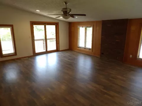 Living - 1057 Gilsey Ave, Cincinnati, OH 45205 photo 3 of 4