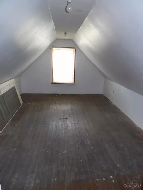 Bedroom - 1057 Gilsey Ave, Cincinnati, OH 45205 photo 1 of 2