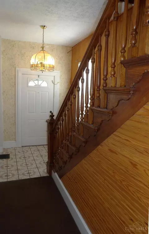Entry Way - 1057 Gilsey Ave, Cincinnati, OH 45205 photo 2 of 2