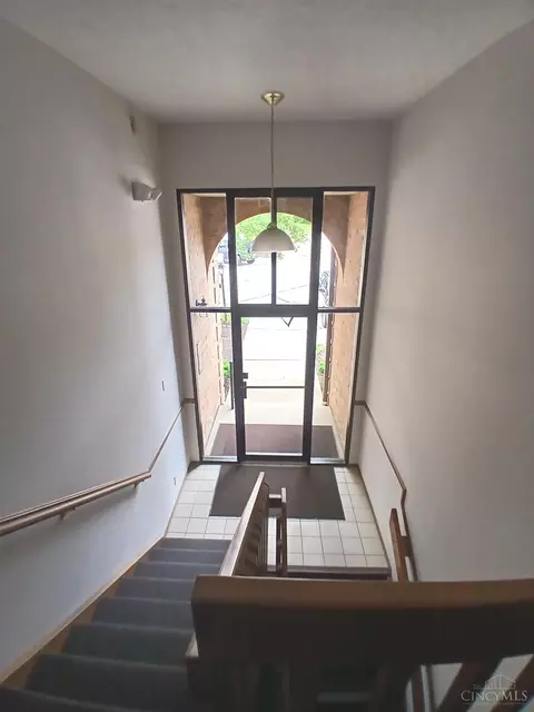 5292 Eaglesnest Dr, Cincinnati, OH 45248 photo 3