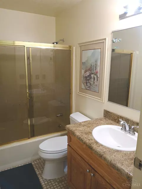 5292 Eaglesnest Dr, Cincinnati, OH 45248 photo 11