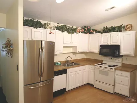 5292 Eaglesnest Dr, Cincinnati, OH 45248 photo 6