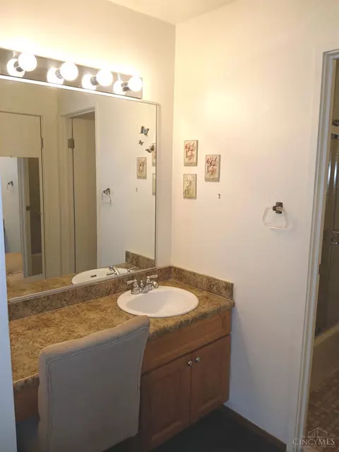 5292 Eaglesnest Dr, Cincinnati, OH 45248 photo 9