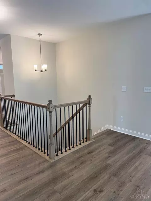 985 Crestpoint Ct, Cincinnati, OH 45245 photo 7