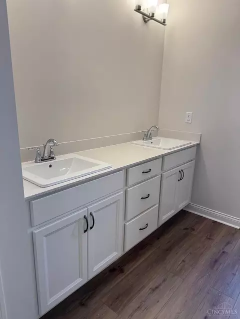 985 Crestpoint Ct, Cincinnati, OH 45245 photo 10