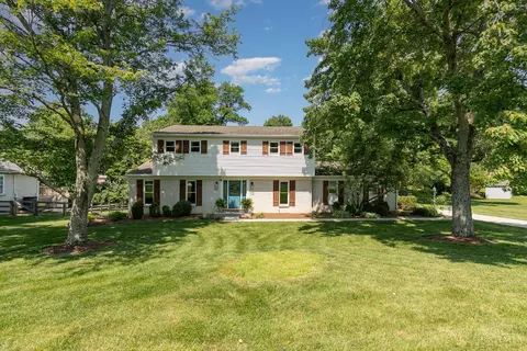 2571 Concordgreen Dr, Cincinnati, OH 45244