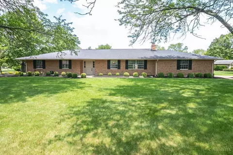 911 Pinecreek Dr, Washington Township, OH 45458