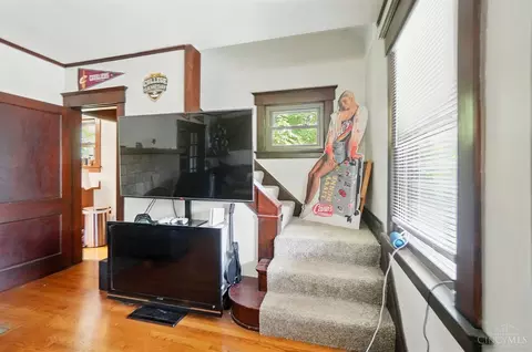 Entry Way - 212 Atkinson St, Cincinnati, OH 45219 photo 2 of 2