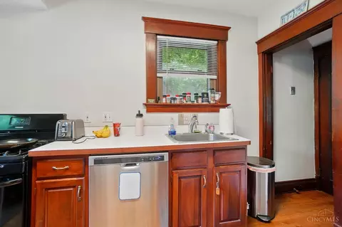 Kitchen - 212 Atkinson St, Cincinnati, OH 45219 photo 2 of 4