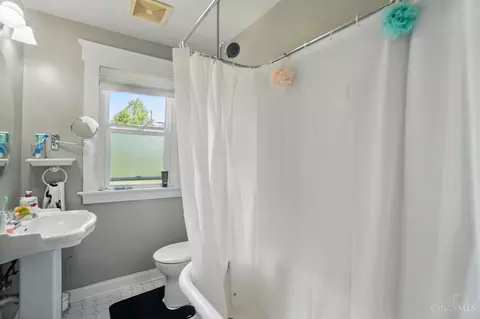 Bath - 212 Atkinson St, Cincinnati, OH 45219 photo 1 of 3