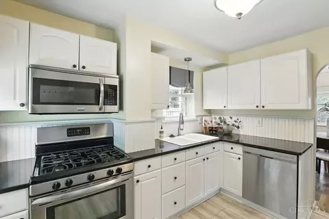 Kitchen - 1503 Wittekind Ter, Cincinnati, OH 45224 photo 3 of 3