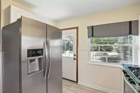 Kitchen - 1503 Wittekind Ter, Cincinnati, OH 45224 photo 2 of 3