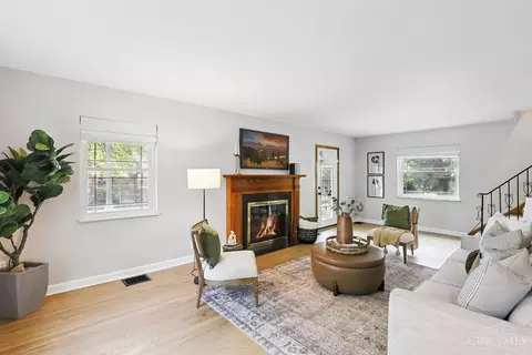 Living - 1503 Wittekind Ter, Cincinnati, OH 45224 photo 2 of 2