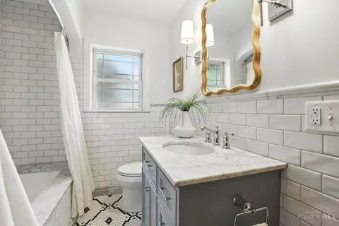 Bath - 1503 Wittekind Ter, Cincinnati, OH 45224 photo 2 of 3