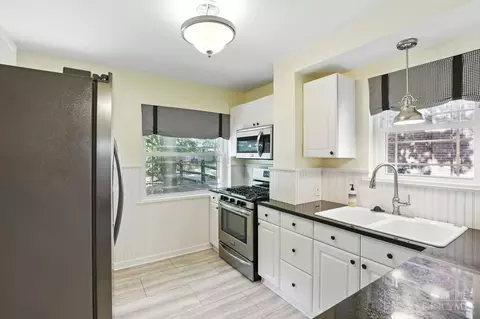 Kitchen - 1503 Wittekind Ter, Cincinnati, OH 45224 photo 1 of 3