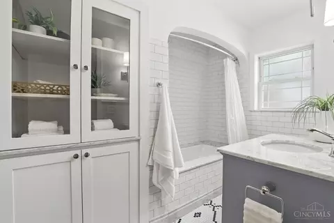 Bath - 1503 Wittekind Ter, Cincinnati, OH 45224 photo 1 of 3