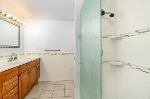 Bath - 755 Jarole Dr, Cincinnati, OH 45245 photo 2 of 3