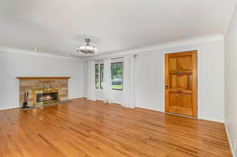 Living - 755 Jarole Dr, Cincinnati, OH 45245 photo 1 of 2