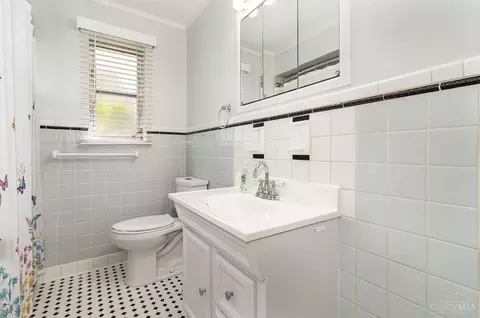 Bath - 755 Jarole Dr, Cincinnati, OH 45245 photo 1 of 3