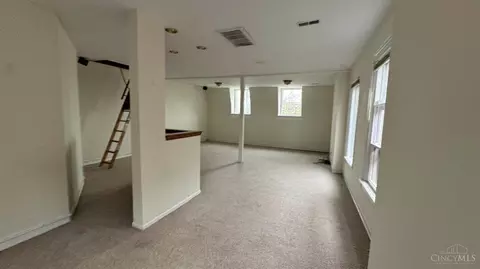 Living - 217 Ninth St, Cincinnati, OH 45202 photo 5 of 6