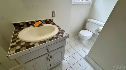 Bath - 217 Ninth St, Cincinnati, OH 45202 photo 2 of 5