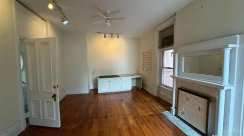 Living - 217 Ninth St, Cincinnati, OH 45202 photo 4 of 6