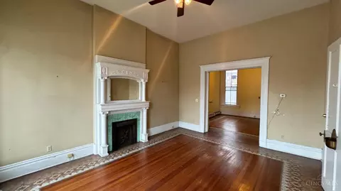 Living - 217 Ninth St, Cincinnati, OH 45202 photo 3 of 6