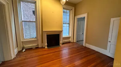 Living - 217 Ninth St, Cincinnati, OH 45202 photo 1 of 6