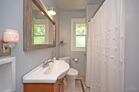 Bath - 3908 Watterson Rd, Fairfax, OH 45227 photo 1 of 6
