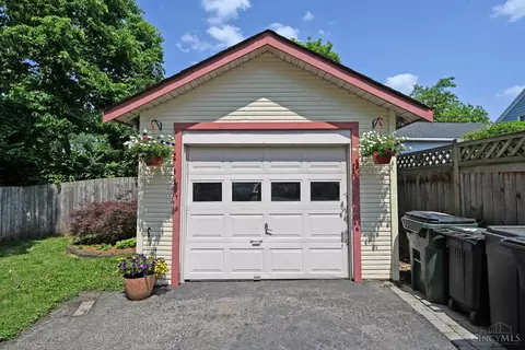 Exterior - 3908 Watterson Rd, Fairfax, OH 45227 photo 3 of 10