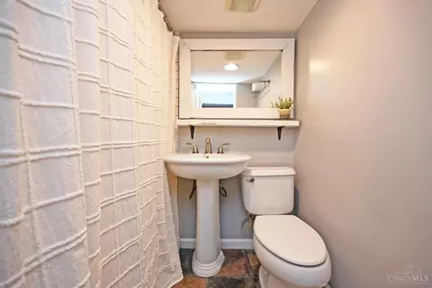 Bath - 3908 Watterson Rd, Fairfax, OH 45227 photo 5 of 6