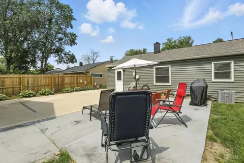 Exterior - 110 Circle Dr, Mason, OH 45040 photo 8 of 14