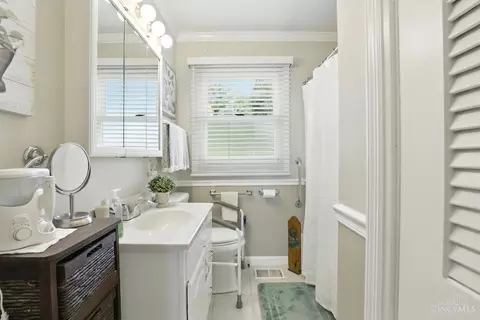 Bath - 110 Circle Dr, Mason, OH 45040 photo 1 of 1